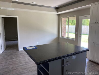 3619 E Cherryhill Ct, Broken Arrow, OK 74014 - photo 7