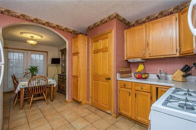 2520 E Grand Ave, Des Moines, IA 50317 - photo 6