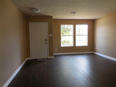 8819 Stratfield Ln, Houston, TX 77075 - photo 4