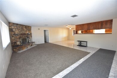 Living room entering into dinning rooma nd kitchen