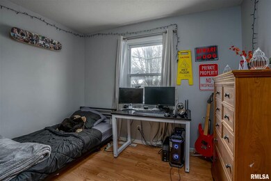 2230 W 55th St, Davenport, IA 52806 - photo 6
