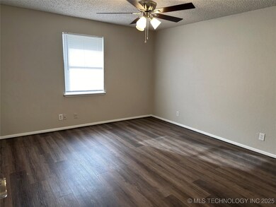 1012 E 143rd St, Glenpool, OK 74033 - photo 4