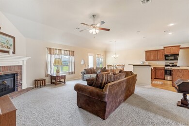 3318 E Fairmont Place, Broken Arrow, OK 74014 - photo 7