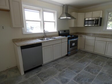 33 Sherwood Ave, Rensselaer, NY 12144 - photo 2