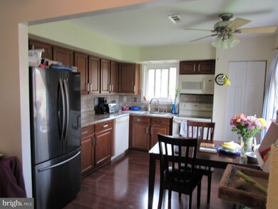 107 Kittery Ct unit 7B, Sellersville, PA 18960 - photo 4