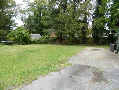 Land/Lot. Lots of Parking and Room for Family Ente
