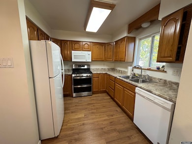 910 E Pershing Ave, Riverton, WY 82501 - photo 3