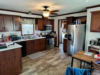 3208 W 47th Place, Davenport, IA 52806 - photo 5