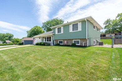 1523 Broadview Dr, Bettendorf, IA 52722 - photo 3