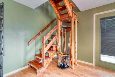 26980WhiteTailRdShellKnobMO-60