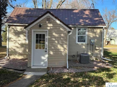 1318 10th Ave N, Saint James, MN 56081 - photo 4