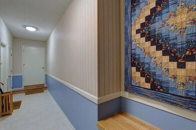 Arctic entryway w/tile floors & bench