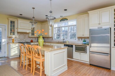 165 Whippoorwill Cir, Mashpee, MA 02649 - photo 2