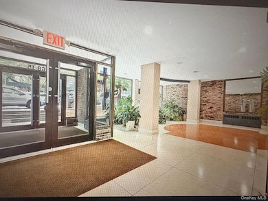 6815 Selfridge St unit 6F, Forest Hills, NY 11375 - photo 3