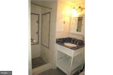 7829 Enola St unit 203, McLean, VA 22102 - photo 4