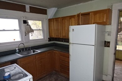 202 Northampton Ave, Springfield, MA 01109 - photo 2