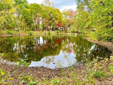 2375 Snellbrook Rd, Auburn Hills, MI 48326 - photo 2