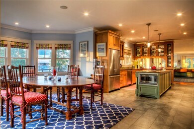 Open and spacious eating area immediately off kitc