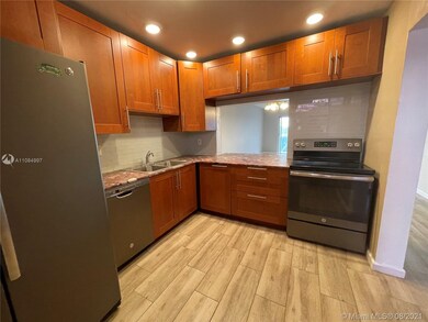 215 SE 3rd St unit 306C, Hallandale Beach, FL 33009 - photo 2
