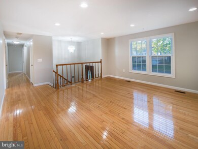 9526 Burning Branch Rd, Burke, VA 22015 - photo 6