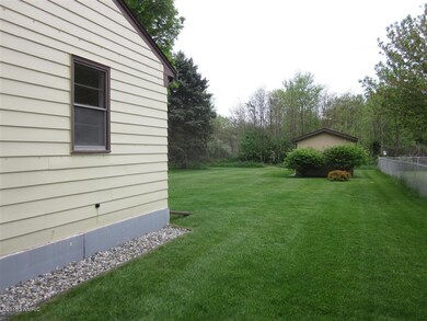 2223 W Osterhout Ave, Portage, MI 49024 - photo 5