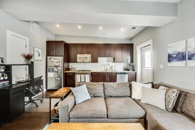 1504 W Roscoe St unit 3W, Chicago, IL 60657 - photo 5