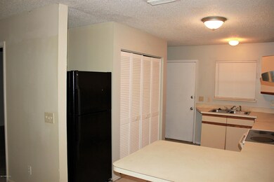 6301 Delacy Rd unit 3, Jacksonville, FL 32244 - photo 4