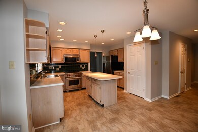 761 Highpointe Cir, Langhorne, PA 19047 - photo 3