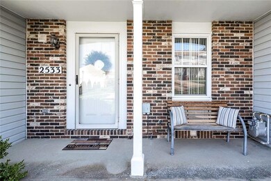 2533 HAWTHORNE COVERED FRONT PORCH