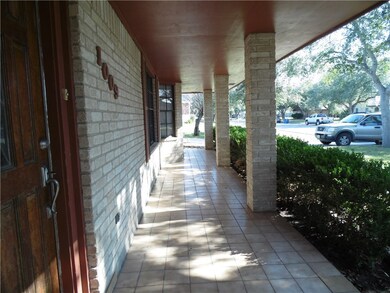 1009 Newhall St, Beeville, TX 78102 - photo 5