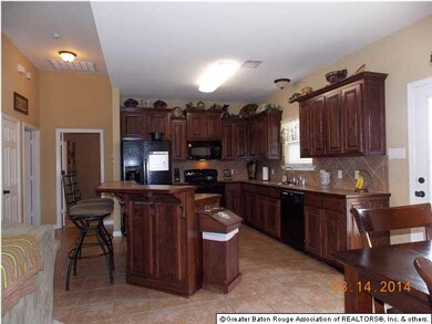 KITCHEN CUSTOM WOODWORK