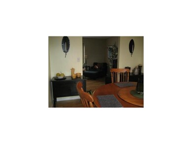 eating area with access to deck