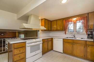 5765 Loganwood Rd, Columbus, OH 43229 - photo 4