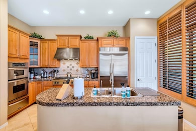KITCHEN ISLAND