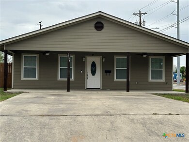 1084 E Weinert St, Seguin, TX 78155 - photo 2