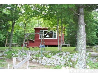 Bunk house sleeps 5 with a picturesque view of the