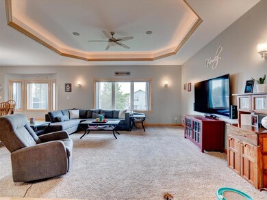 219 S Hillcrest Cir, Center Point, IA 52213 - photo 4