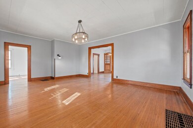 318 W 9th St, Auburn, IN 46706 - photo 7