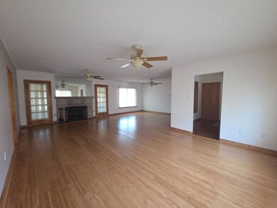 403 N Fair St, Olney, IL 62450 - photo 5