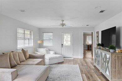 205 S 2nd St, Ponchatoula, LA 70454 - photo 4