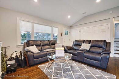 MAIN LIVING ROOM