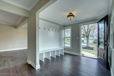 19 Irongate Even Has a Foyer!