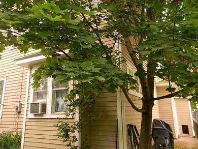 Yard/Garden Mature shade trees and pretty flower g