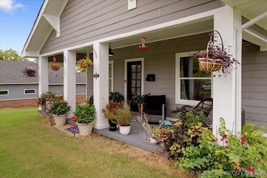 420 W 8th Ave, Bristow, OK 74010 - photo 3