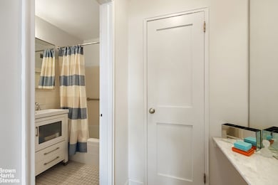 Lincoln Towers unit 10R, New York, NY 10023 - photo 7