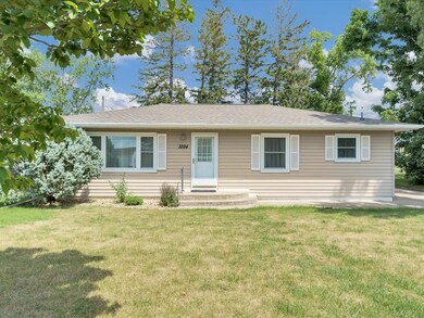 3204 1st Ave NW, Cedar Rapids, IA 52405 - photo 2