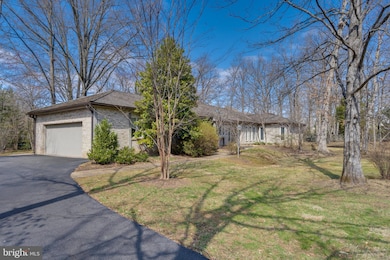 10108 Ormond Rd, Potomac, MD 20854 - photo 3