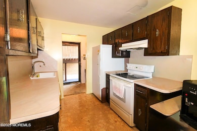 24 Meadow Green Cir unit A, Manalapan, NJ 07726 - photo 4