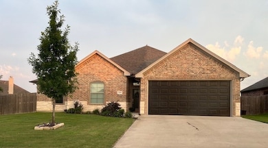 1610 Summercrest Dr, Cleburne, TX 76033 - photo 2