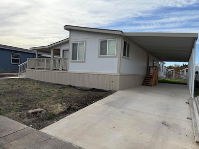 3729 39 front driveway